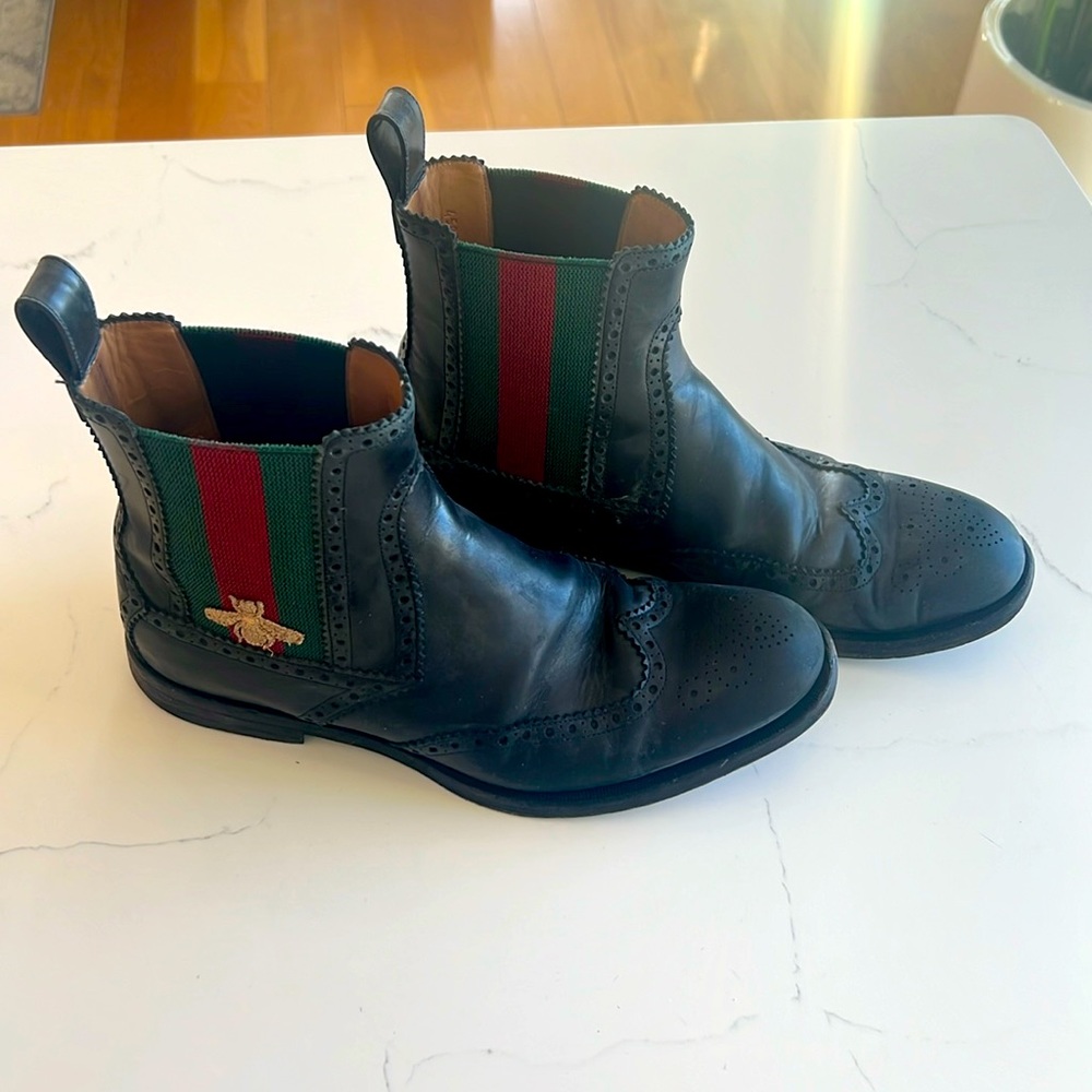 AUTHENTIC GUCCI boots M ITALY 7.5 elastic webbing slip on with bee embroidery
